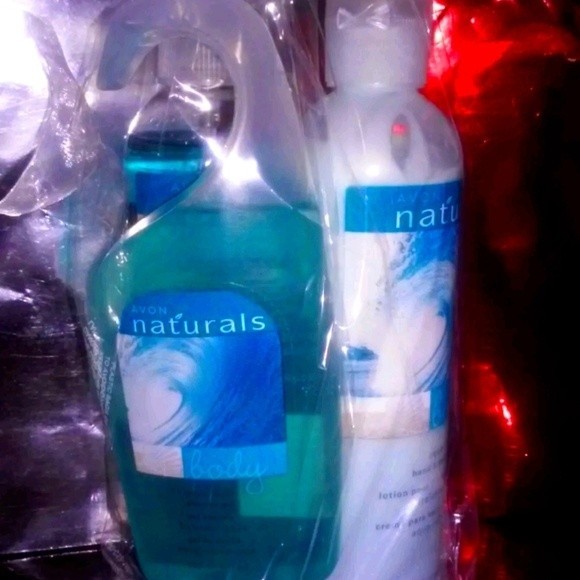 Set of 2 Avon Lotion Shower Gel - Picture 1 of 1